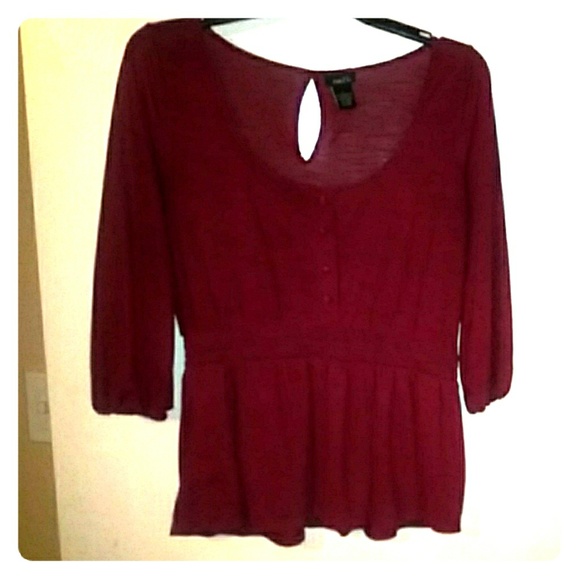 4/$25 Top - Picture 1 of 2